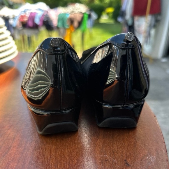 SOLD No Longer Available Bandolino wedge sandals black size 6 - Picture 2 of 2